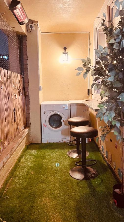 Lovely 1-Bedroom Property With Balcony In West End Glasgow Kültér fotó