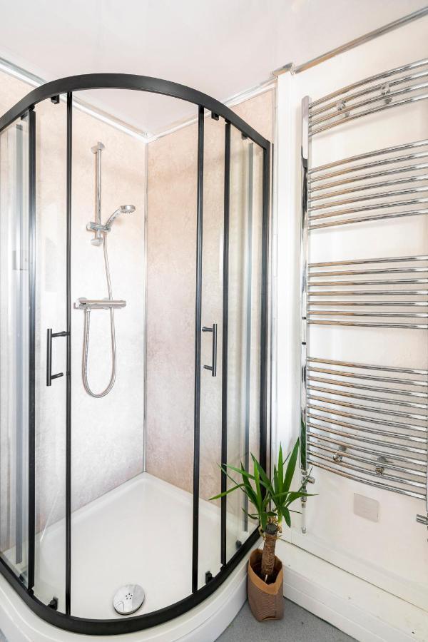 Lovely 1-Bedroom Property With Balcony In West End Glasgow Kültér fotó