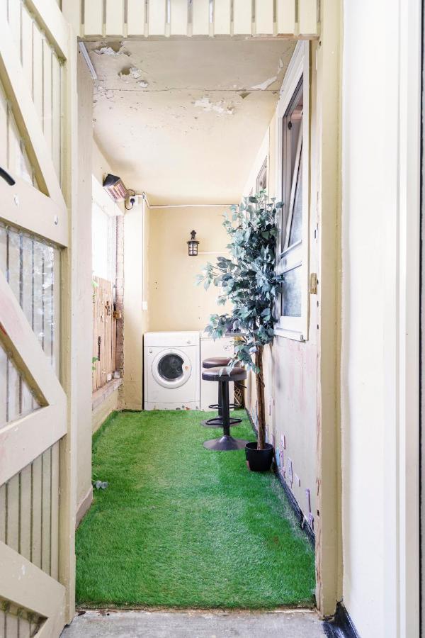 Lovely 1-Bedroom Property With Balcony In West End Glasgow Kültér fotó