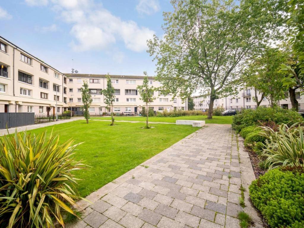 Lovely 1-Bedroom Property With Balcony In West End Glasgow Kültér fotó